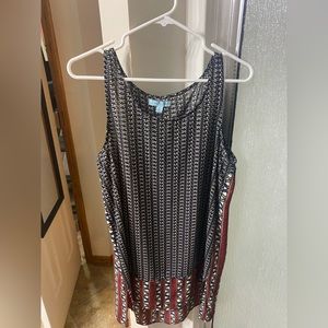 Sleeves black, white, and wine top